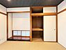 収納：いつでもお部屋をスッキリお使い頂ける収納スペースを設置。