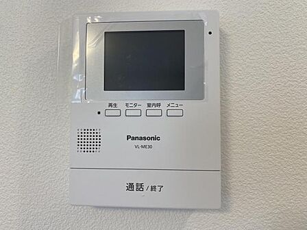 訪問者を確認できるTVモニター付きインターフォンです。