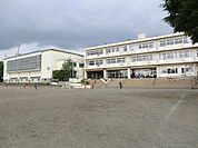 伊勢原市立成瀬小学校まで約400m（徒歩5分）