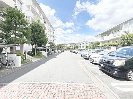 駐車場ももちろん完備しておりますのでお車所有の方にも心強いです。