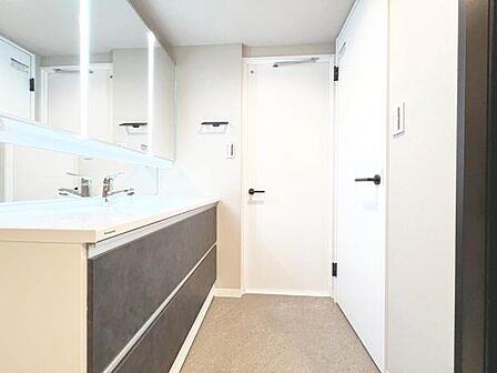 脱衣所は小さなお子様がいるご家庭にも重宝されます。