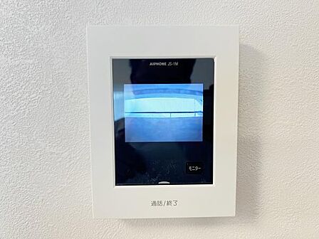 訪問者を確認できるTVモニター付きインターフォンです。