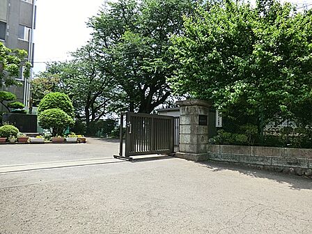 海老名市立海老名中学校まで約750m(徒歩10分)