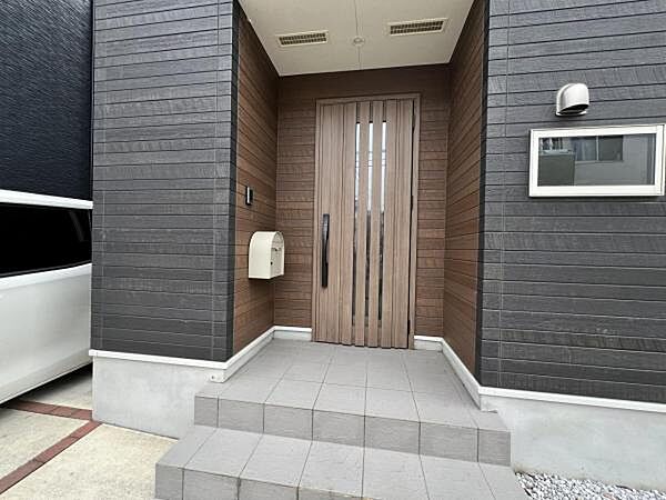 玄関を拡大表示