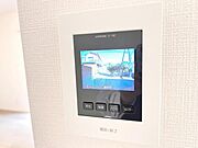 訪問者を確認できるTVモニター付きインターフォンです。