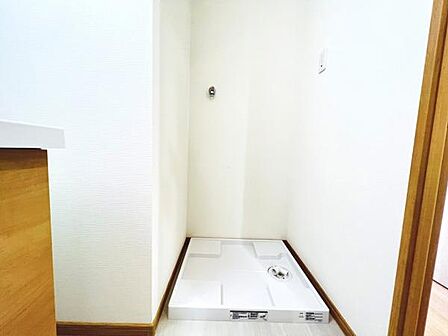 お天気を気にせずお洗濯ができ、室内干し可能です。