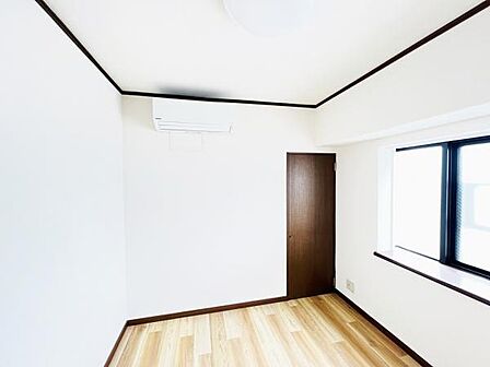明るい広々とした主寝室でご家族ゆっくりお休みになれますね。