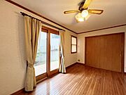 家族団らんの場所としてゆったりと居心地の良いリビングです。