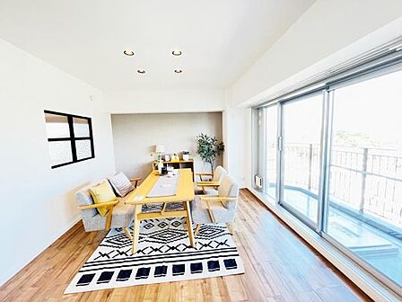 家族団らんの場所としてゆったりと居心地の良いリビングです。
