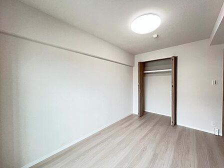 中の物を確認しやすく、取り出しやすい収納スペース。お部屋を広々とお使いいただけます。