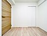 子供部屋：収納が備わっており、子供部屋や在宅ワークスペース等にもおすすめです。