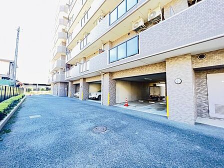 駐車場ももちろん完備しておりますのでお車所有の方にも心強いです。