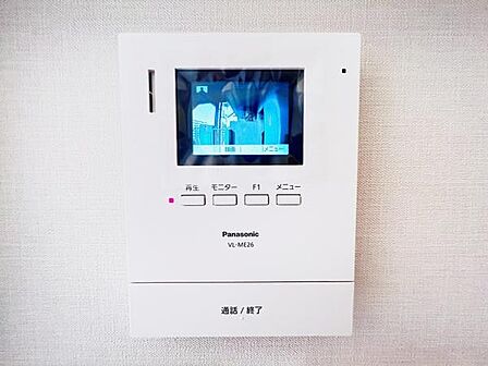 訪問者を確認できるTVモニター付きインターフォンです。