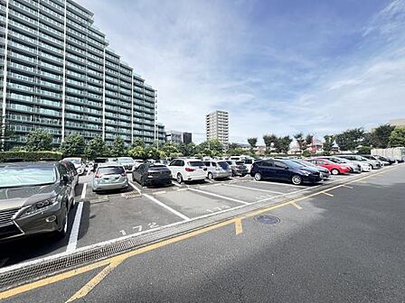 駐車場ももちろん完備しておりますのでお車所有の方にも心強いです。