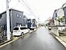外観：前面道路です。住宅地につき落ち着いた新生活を始められそうです。