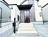 玄関：いつも気持ちよくご家族を迎えられる玄関です。