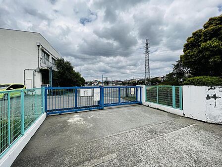 座間市立相模が丘小学校まで約170m(徒歩3分)