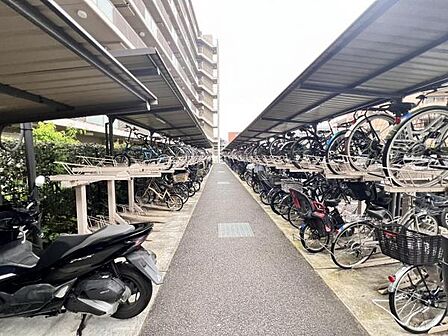 敷地内の駐輪場です。