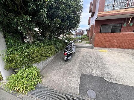 敷地内の駐輪場です。