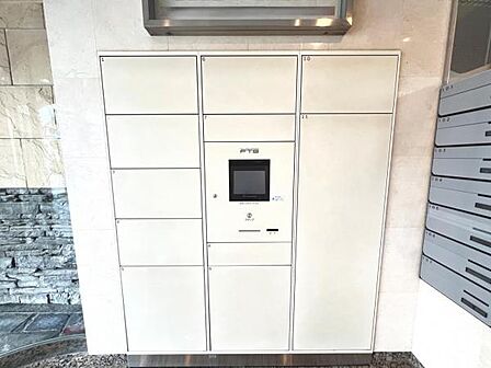 不在時にも荷物を受け取れる宅配ボックス。