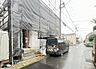 外観：前面道路を含めた現地写真です。