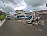 外観：前面道路を含めた現地写真です。