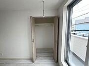 いつでもお部屋をスッキリお使い頂ける収納スペースを設置。