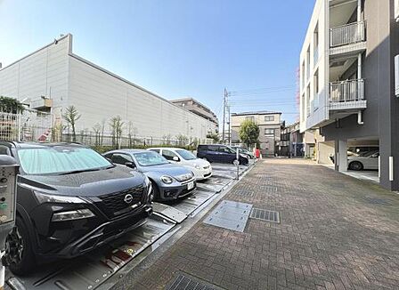 敷地内の機械式駐車場です。