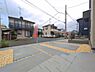 外観：前面道路を含めた現地写真です。