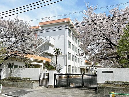 昭島市立つつじが丘小学校まで約500m(徒歩7分)