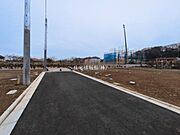 前面道路を含めた現地写真です。