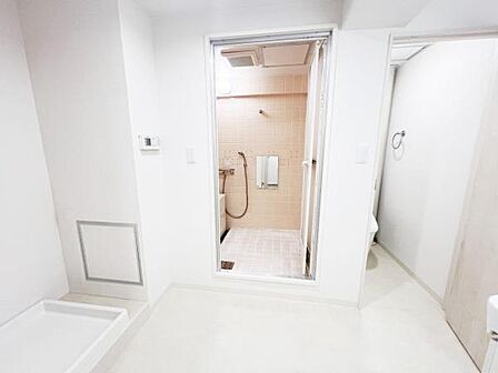 脱衣所は小さなお子様がいるご家庭にも重宝されます。