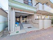 ゆったりとした印象のエントランスです。