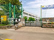 日野市立日野第三小学校まで約980m（徒歩13分）