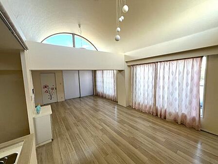 家族団らんの場所としてゆったりと居心地の良いリビングです。