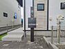 外観：前面道路を含めた現地写真です。