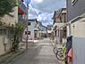 外観：前面道路を含めた現地写真です。