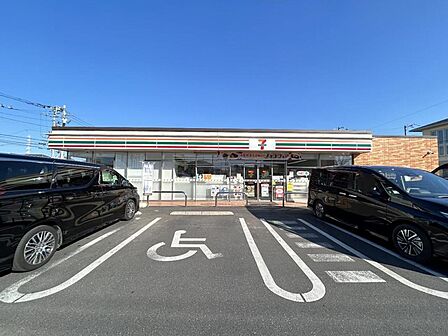 セブン-イレブン 川口里中央店まで約740m（徒歩10分）