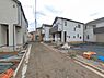 外観：前面道路を含めた現地写真です。