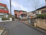外観：前面道路を含めた現地写真です。