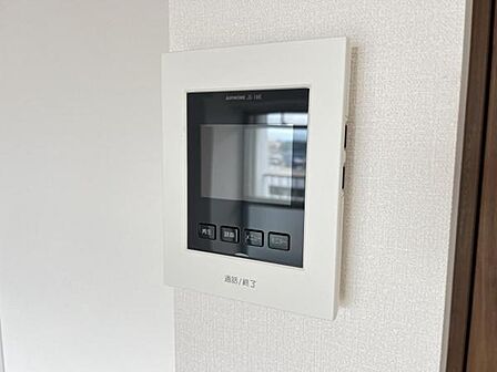 訪問者を確認できるTVモニター付きインターフォンです。