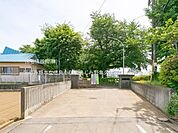 ふじみ野市立三角小学校まで約400m（徒歩5分）