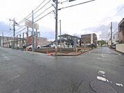前面道路を含めた現地写真です。