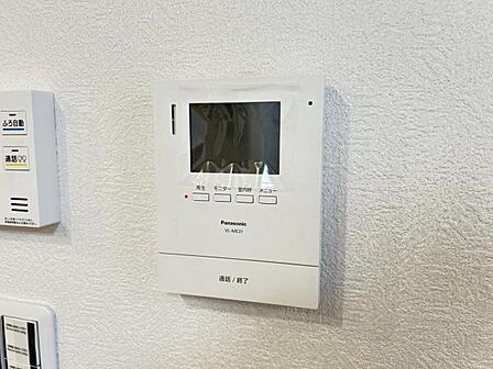 訪問者を確認できるTVモニター付きインターフォンです。