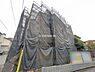 外観：前面道路を含めた現地写真です。