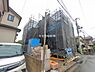 外観：前面道路を含めた現地写真です。