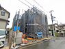 外観：前面道路を含めた現地写真です。