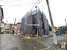 外観：前面道路を含めた現地写真です。