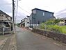 外観：前面道路を含めた現地写真です。