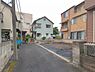 外観：前面道路を含めた現地写真です。